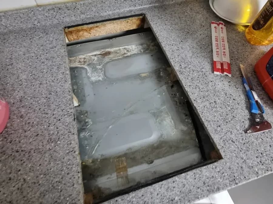 매립 가전을 들어낸 상판 자리